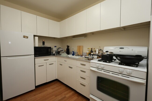 Building Photo - 1401 E 55th St