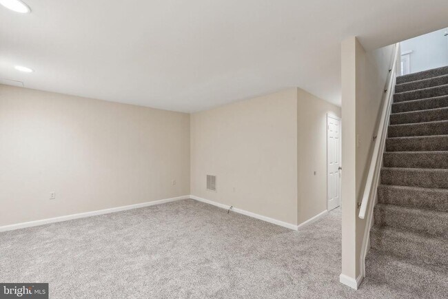 Building Photo - 7191 Fairfield Ct