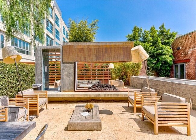 Building Photo - 527 Molino St