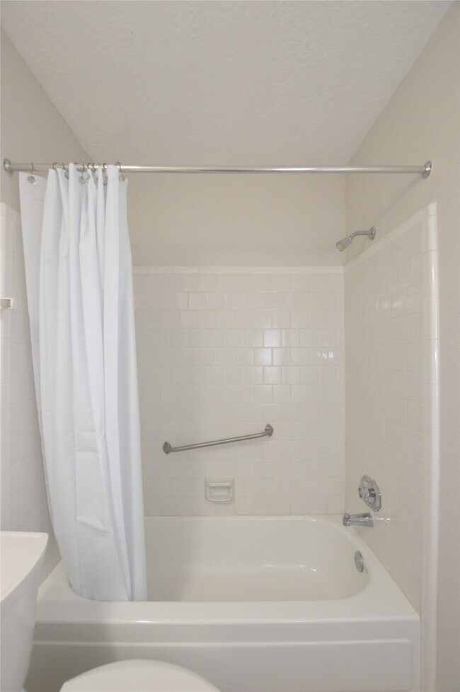 Building Photo - 703 Flower Field Ct