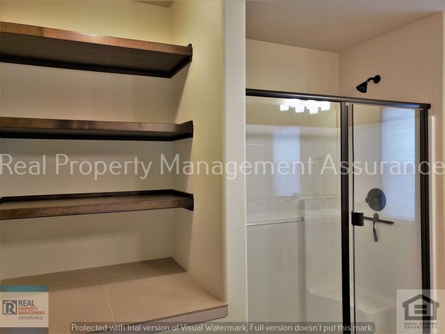 Building Photo - 28857 SW Geneva Loop