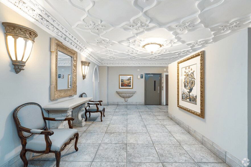 Building Photo - 901 W Argyle St