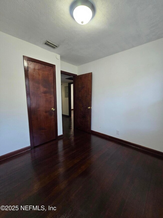 Building Photo - 2456 Ellington Ave