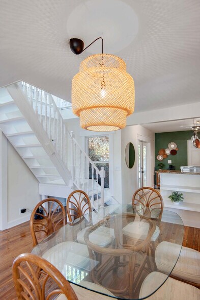 Building Photo - 108 E Flora St