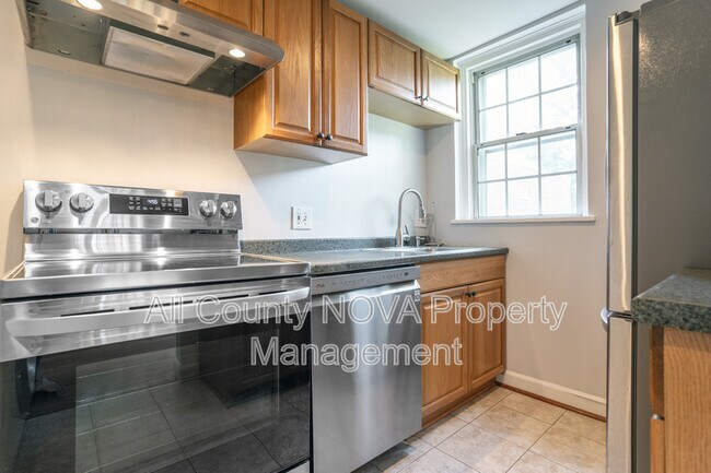 Building Photo - 2925 S Dinwiddie St