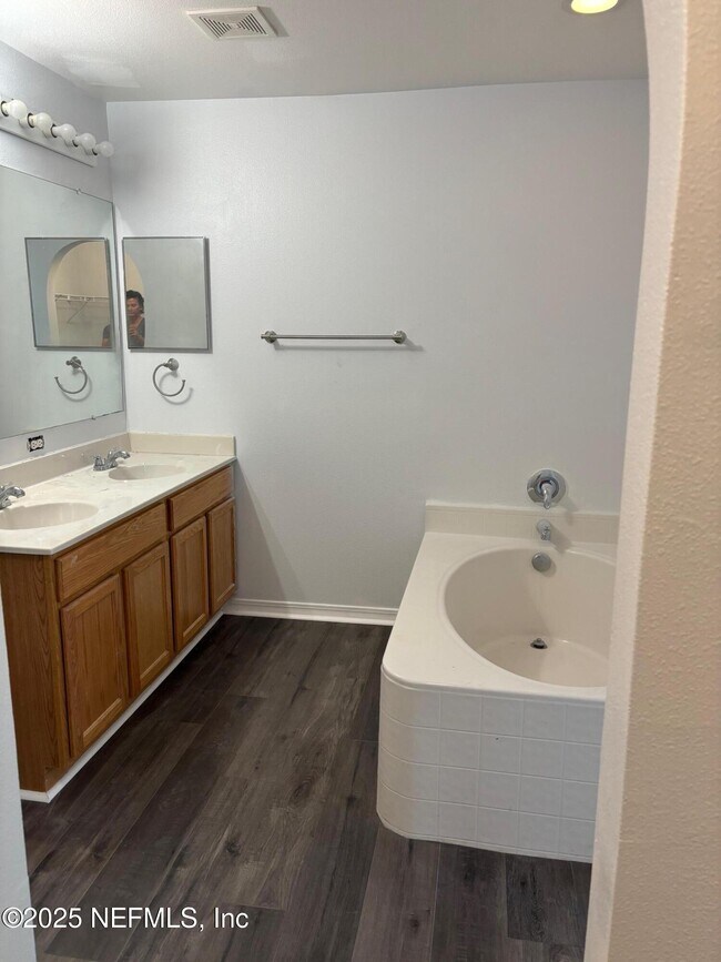 Building Photo - 7086 Shady Pine Ct