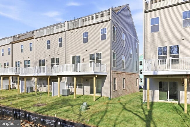 Building Photo - 1011 Venifena Terrace SE