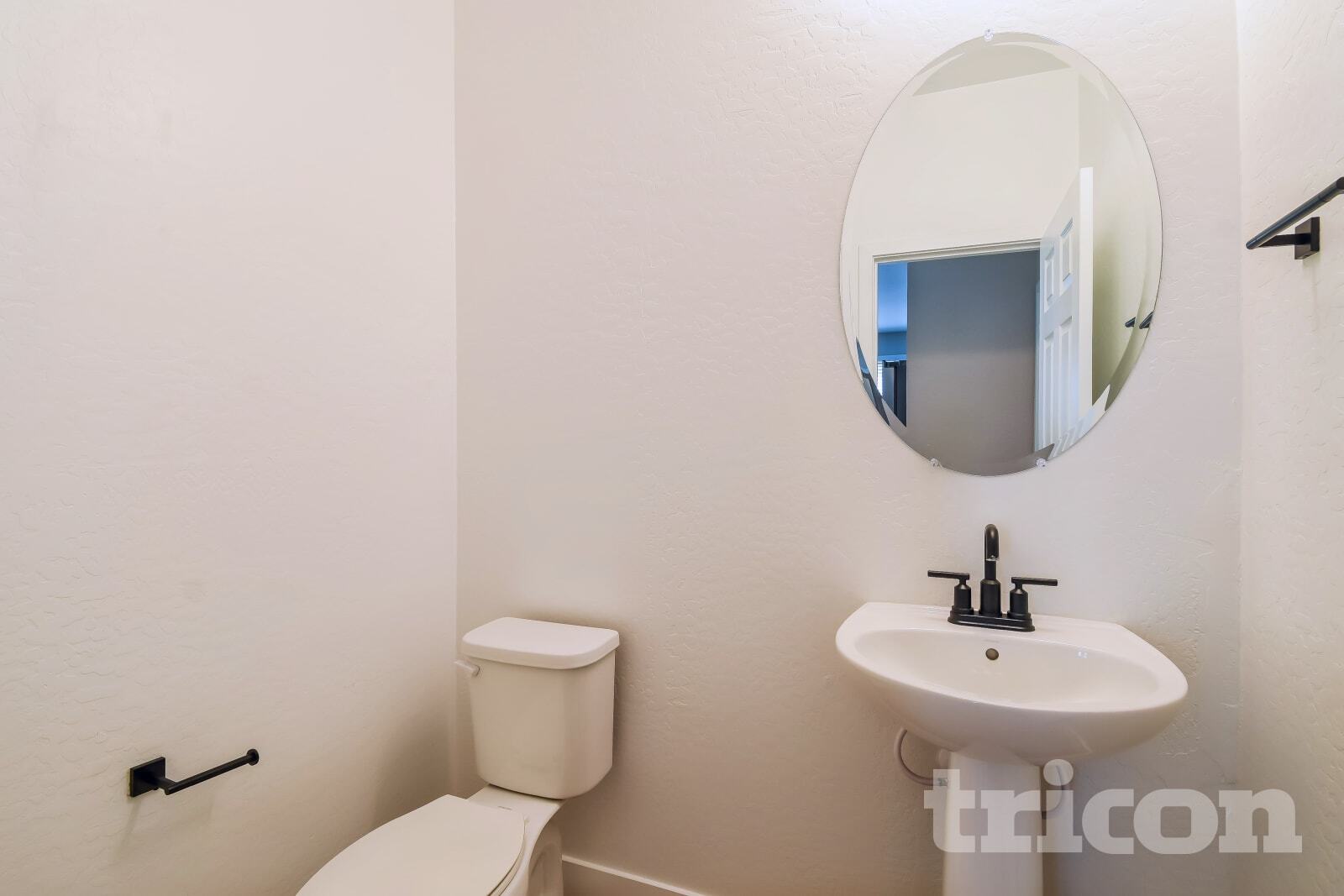 Building Photo - 4820 S Mole