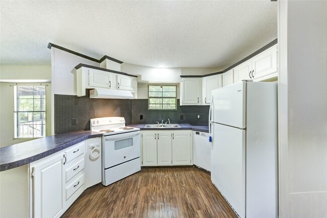Building Photo - 26342 Hunters Trail