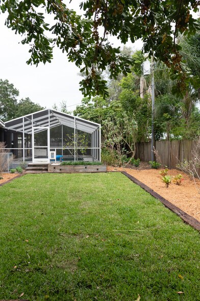 Building Photo - 2496 Wisteria St