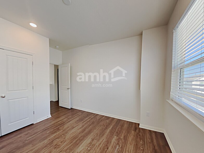 Building Photo - 2732 Geronimo Creek