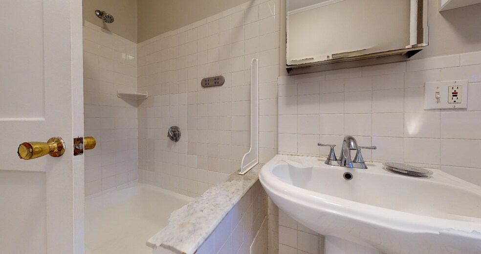 Building Photo - 11 Story St