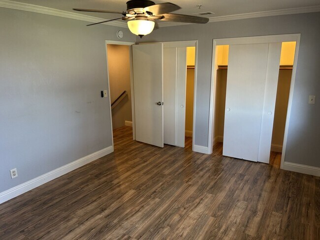 Building Photo - 2 Bedroom, 1.5 Bath 1,080 Square Foot Condo
