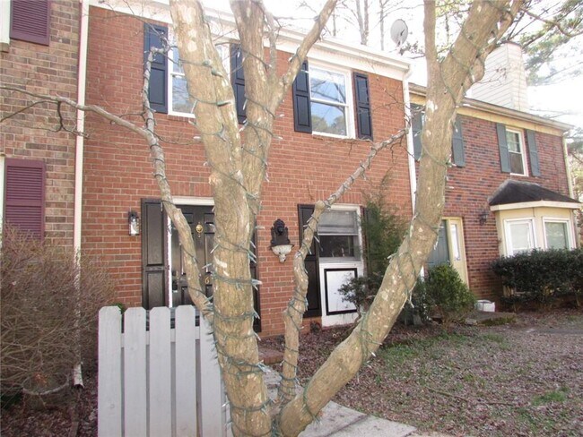 Building Photo - 1716 Twin Brooks Dr SE