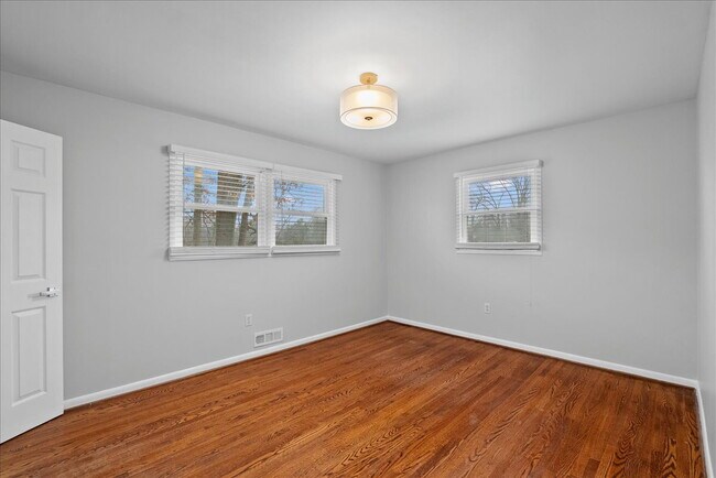 Building Photo - "Spacious 5-Bed split level Gem with Finished Basement & Fireplace on Brompton St, West Springfie...