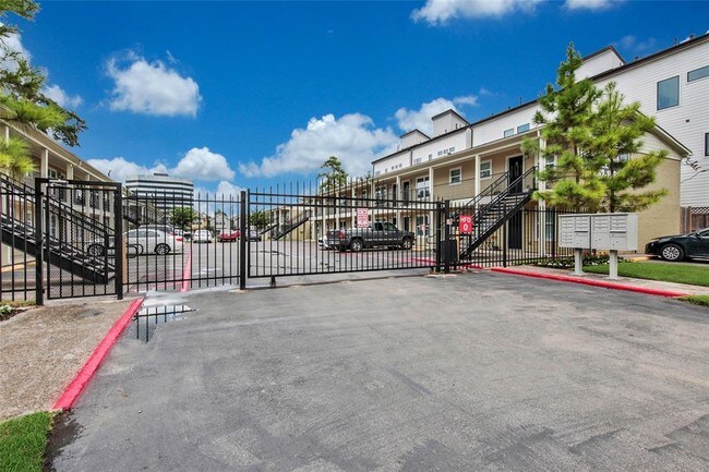 Building Photo - 1109 W 25th St