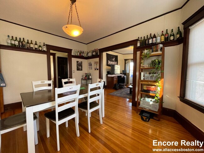 Building Photo - 56 Hobson St