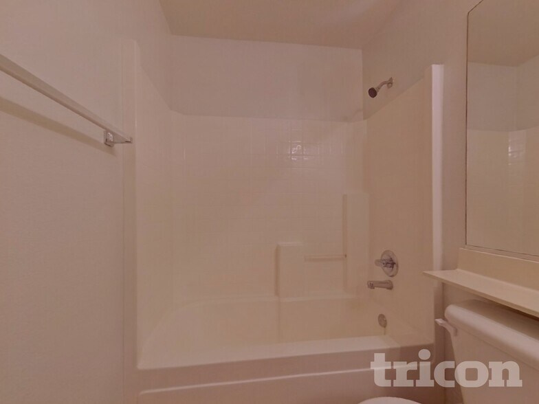 Building Photo - 2030 N 108th Dr