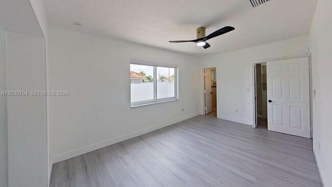 Building Photo - 3030 SW 96th Ave