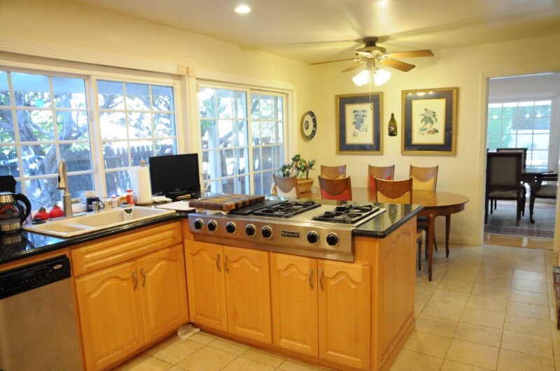 Building Photo - 1902 Stonesgate St