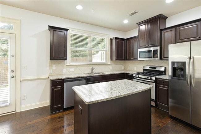 Building Photo - 2249 Knoxhill View