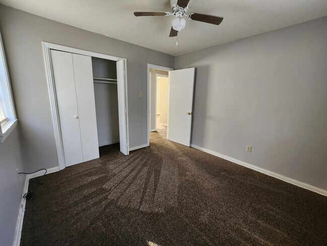 Building Photo - 3 Bedroom / 1 Bathroom Home – West Memphis, AR