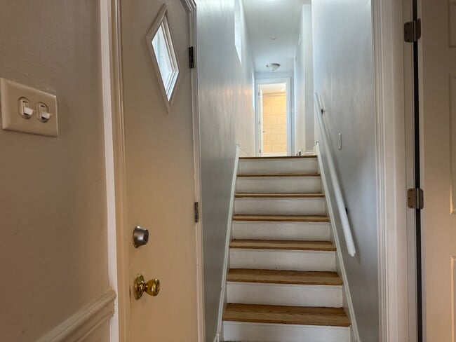 Building Photo - 9013 S Kingston Ave