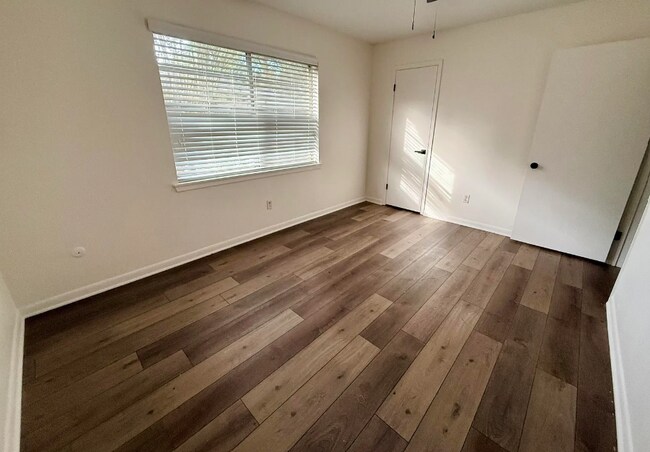 Building Photo - 1045 Chatwood Dr
