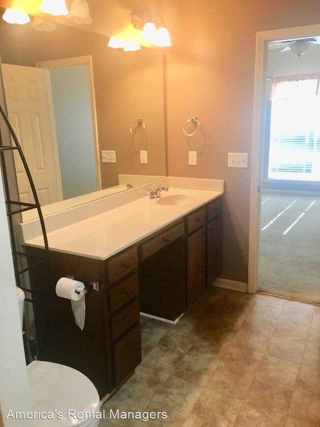 Building Photo - 3 br, 2.5 bath House - 2808 Southwood Lane