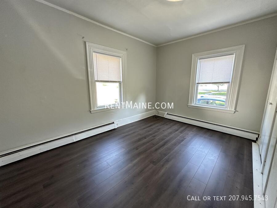 Building Photo - 254 Elm St