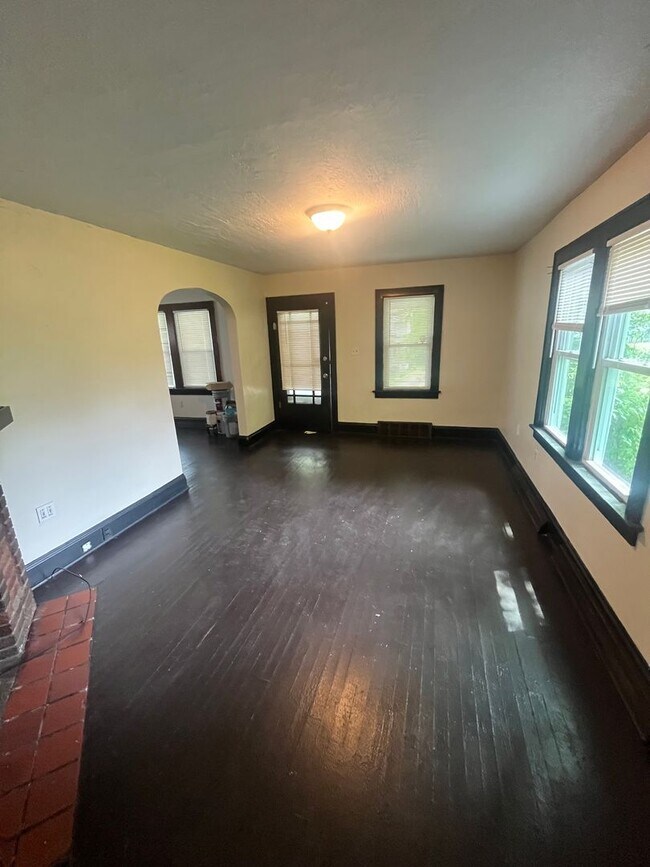 Building Photo - Section 8 Welcomed! 3 br / 1 ba Home for Rent