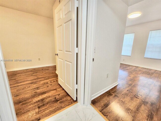 Building Photo - 2209 Belmont Ln