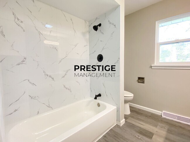 Building Photo - Large 3 Bedroom Home In Gary