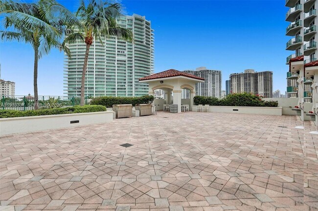 Building Photo - 20000 E Country Club Dr