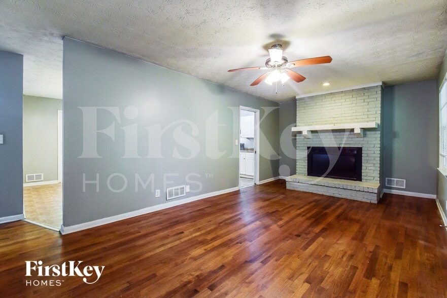 Building Photo - 595 Sheppard Rd