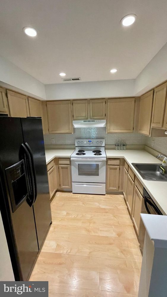 Building Photo - 124 Walden Cir