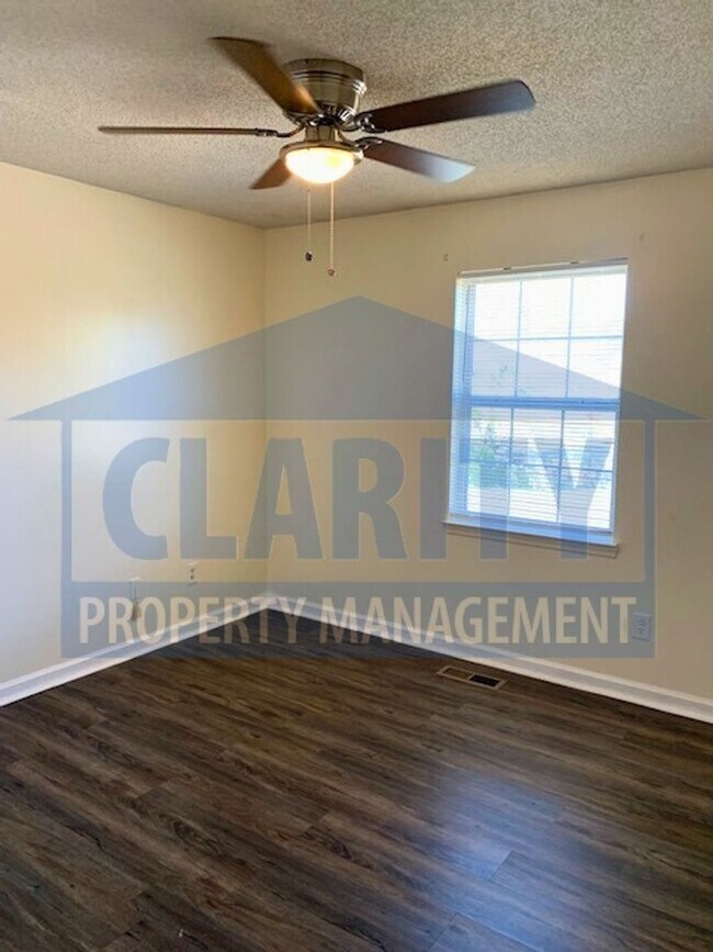 Building Photo - **766/768 Urbane Road NE