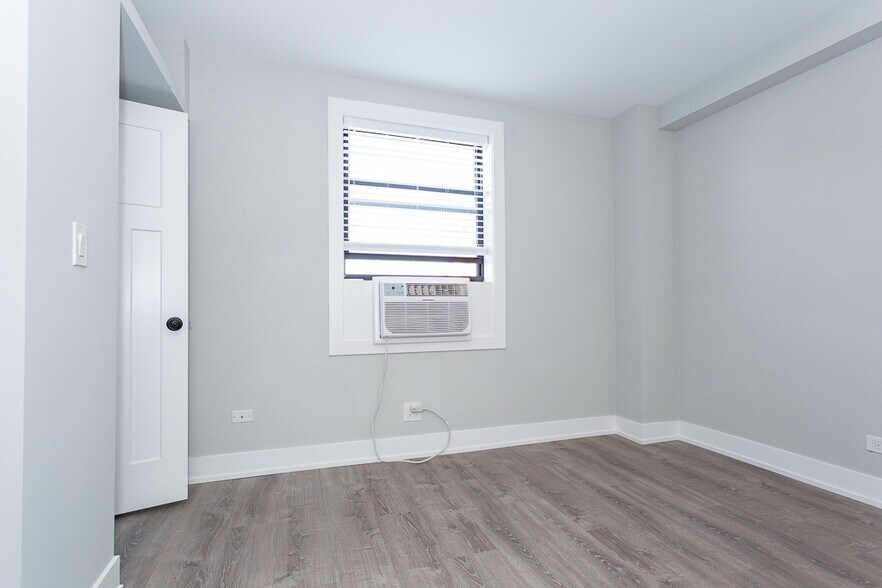 Building Photo - 508 W Belmont Ave