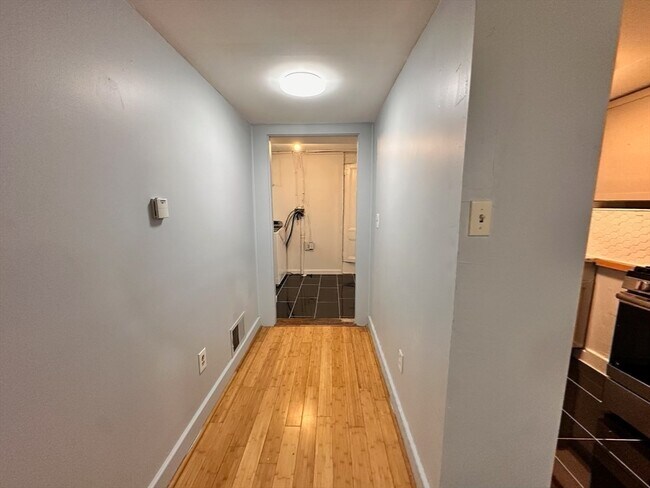 Building Photo - 474 E 7th St