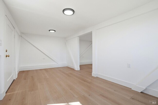 Building Photo - 172 Bella Vista Ave