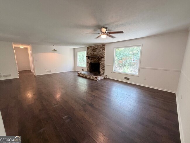 Building Photo - 1514 Humphries Rd NW