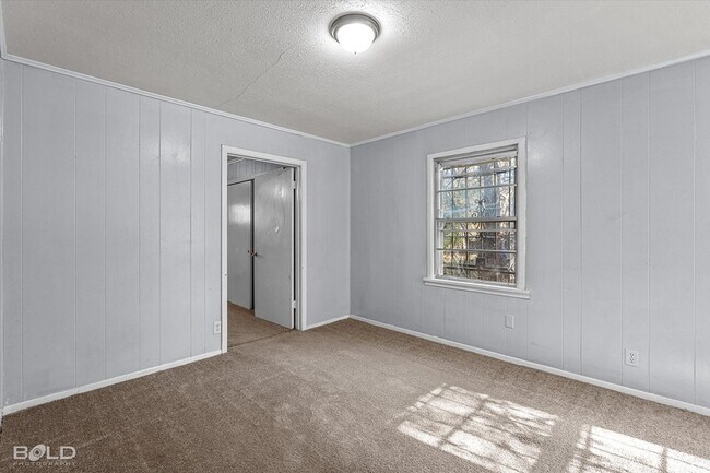 Building Photo - 2754 Lakehurst Ave