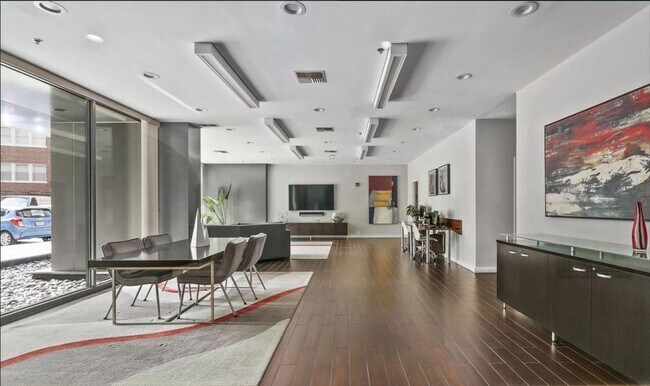 Building Photo - Professionally Managed, 2 Bedroom  1  Bathroom  Condo // Cleveland Park// Amenity Rich Condo