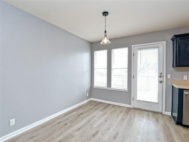 Building Photo - 118 Dogwood Dr
