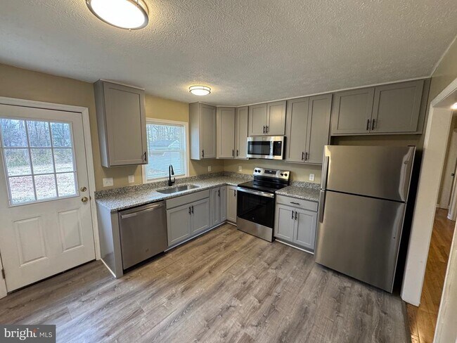 Building Photo - 127 Longstreet Ave