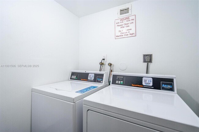 Building Photo - 18081 Biscayne Blvd