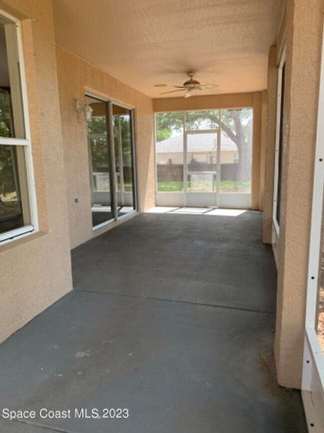 Building Photo - Beautiful Spacious Home