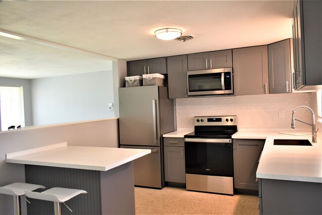 Building Photo - Updated Annual 2/1 on Overbrook Rd