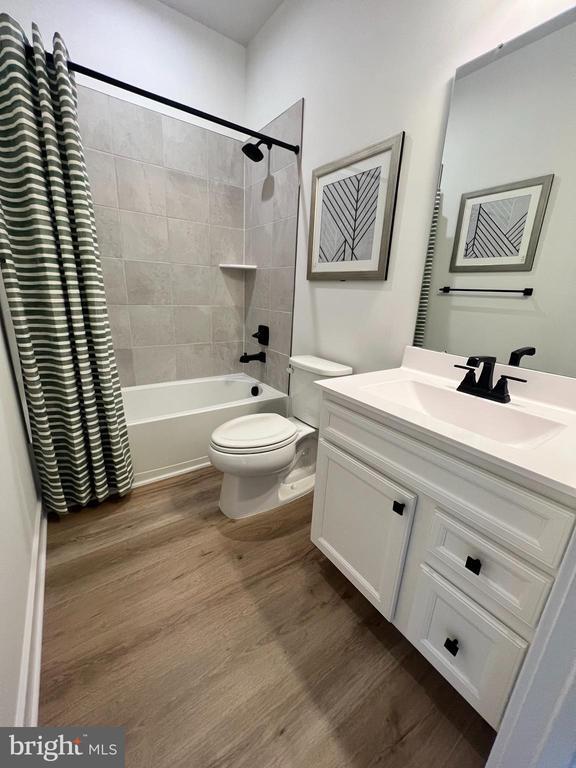 Building Photo - 5 Sidney Ln