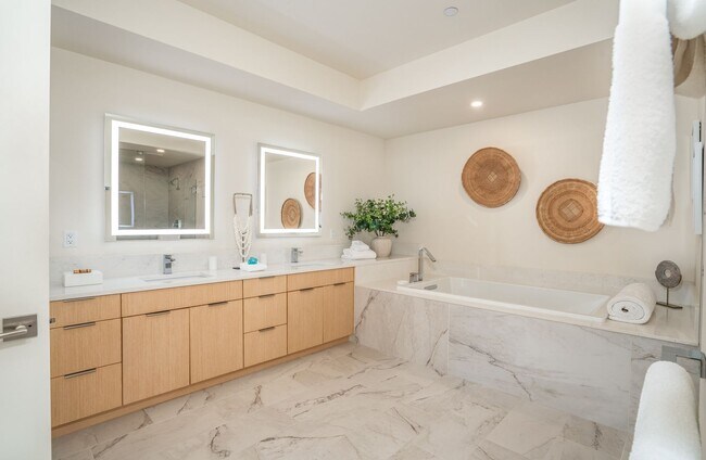 Building Photo - Beautiful Fully Furnished, 3 Bed/3 Bath Makali'i at Wailea Townhome with Infinity Pool